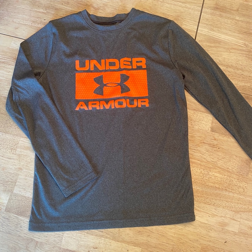 Boys sz M long sleeve Under Armour athletic shirt